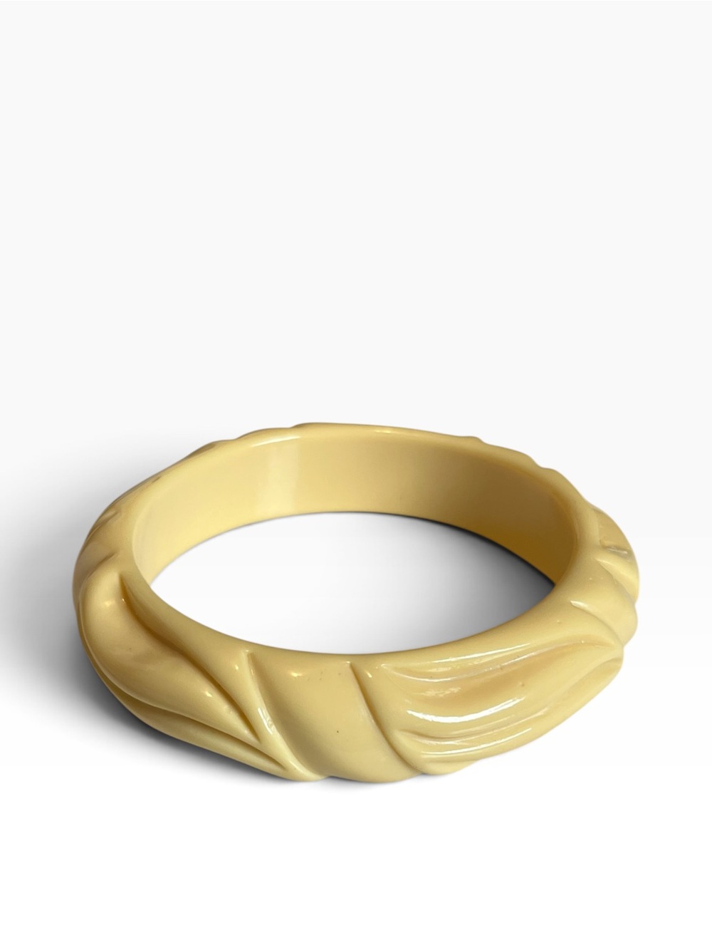 Vintage Cream Carved Ivory Tone Bangle Bracelet CC X